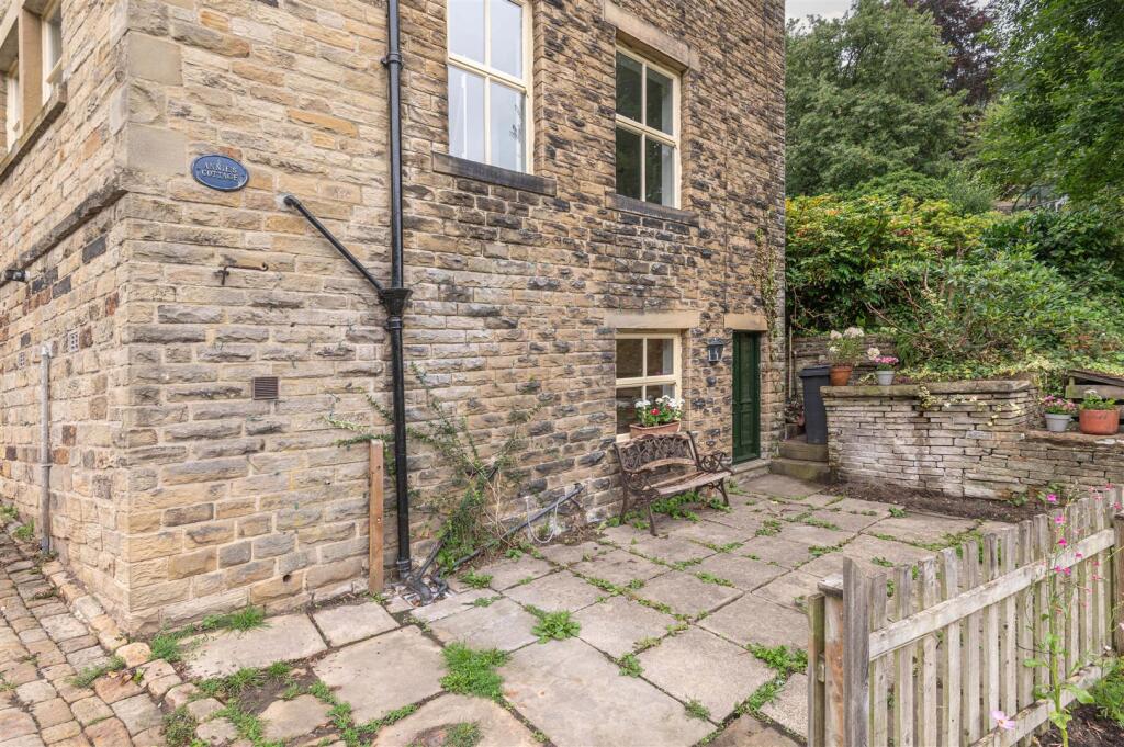 18 - 1 Lower Holme House HX2 6TE.jpg