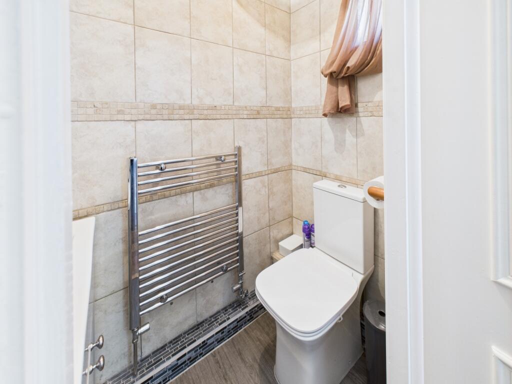 CAM04233G0-PR0025-STILL003