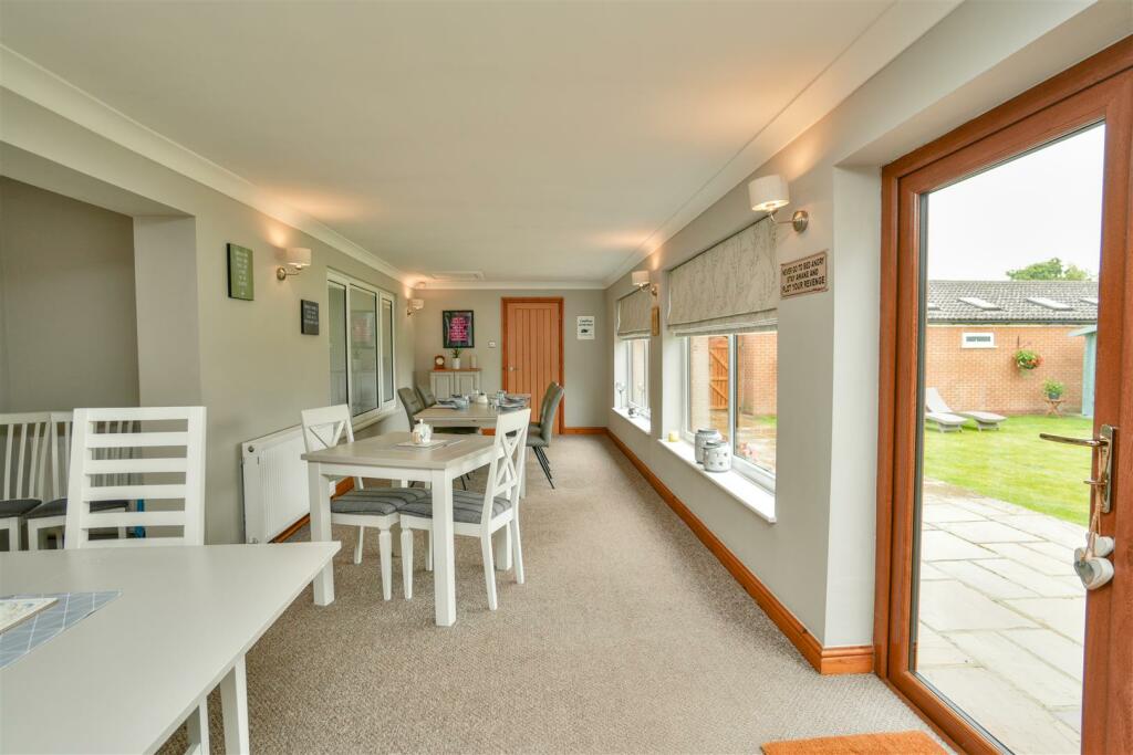 Reception Room / Dining Area