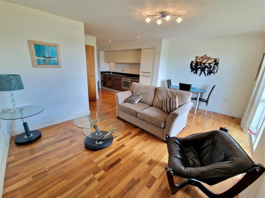 Lounge/Kitchen