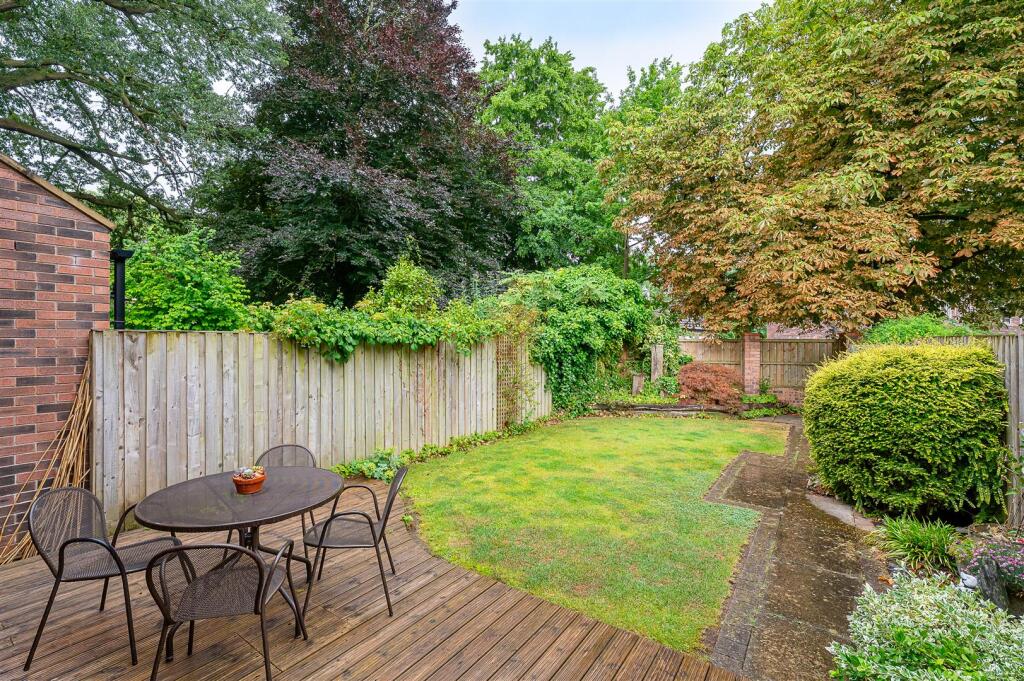 12 Rosecroft Way-11.jpg