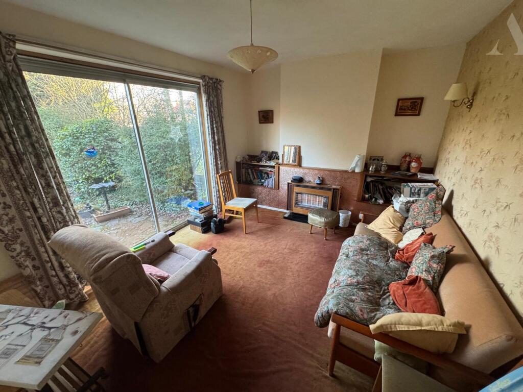 40 southbourne ave lounge x 2