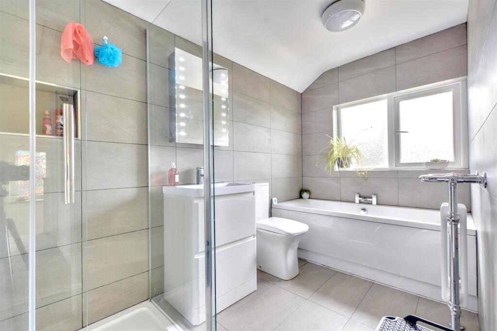 Bathroom_1.jpeg