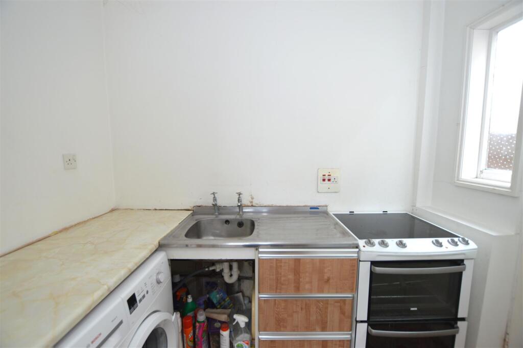 36 Derwent Road kit.JPG