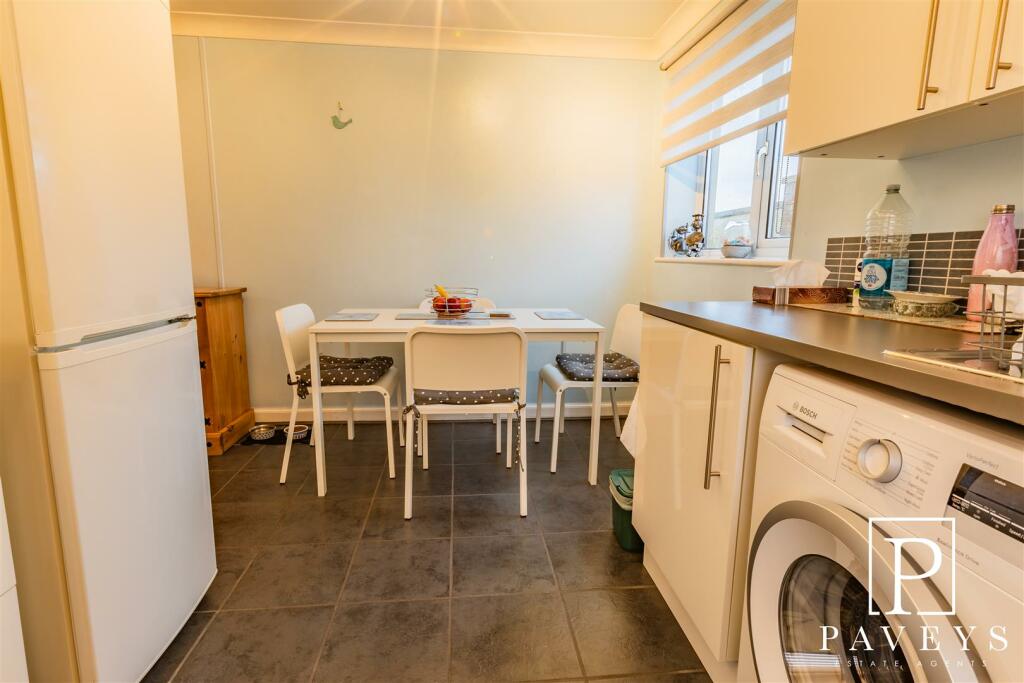 KITCHEN BREAKFAST ROOM