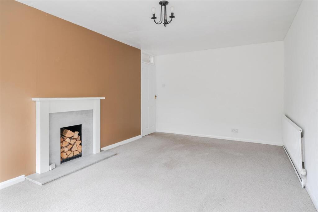 Living Room-5.jpg