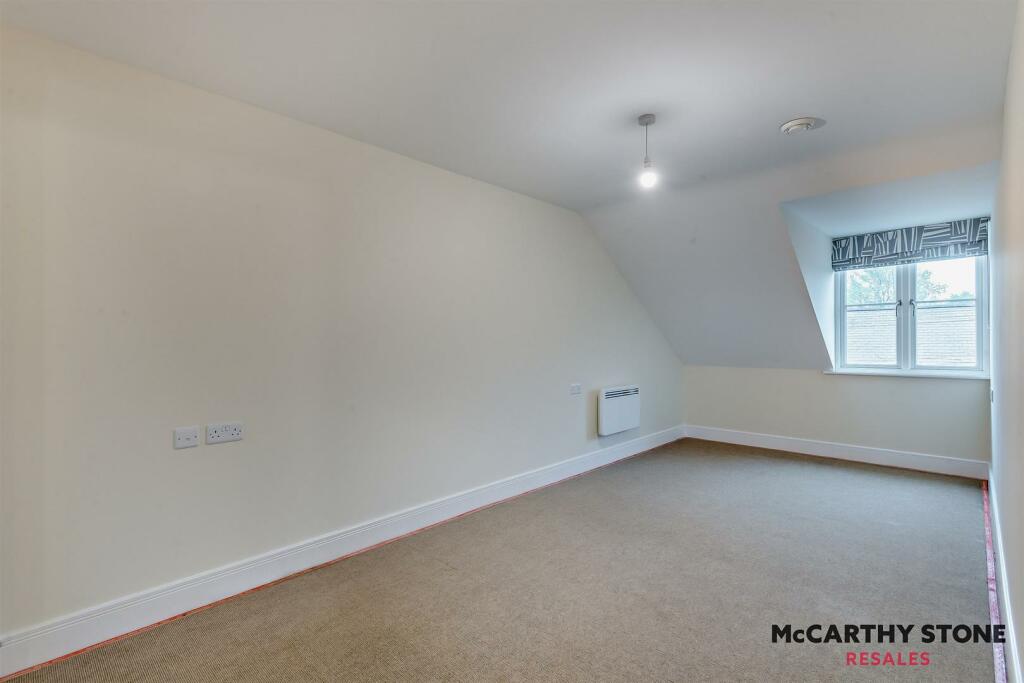 8596902-interior07-800.JPG