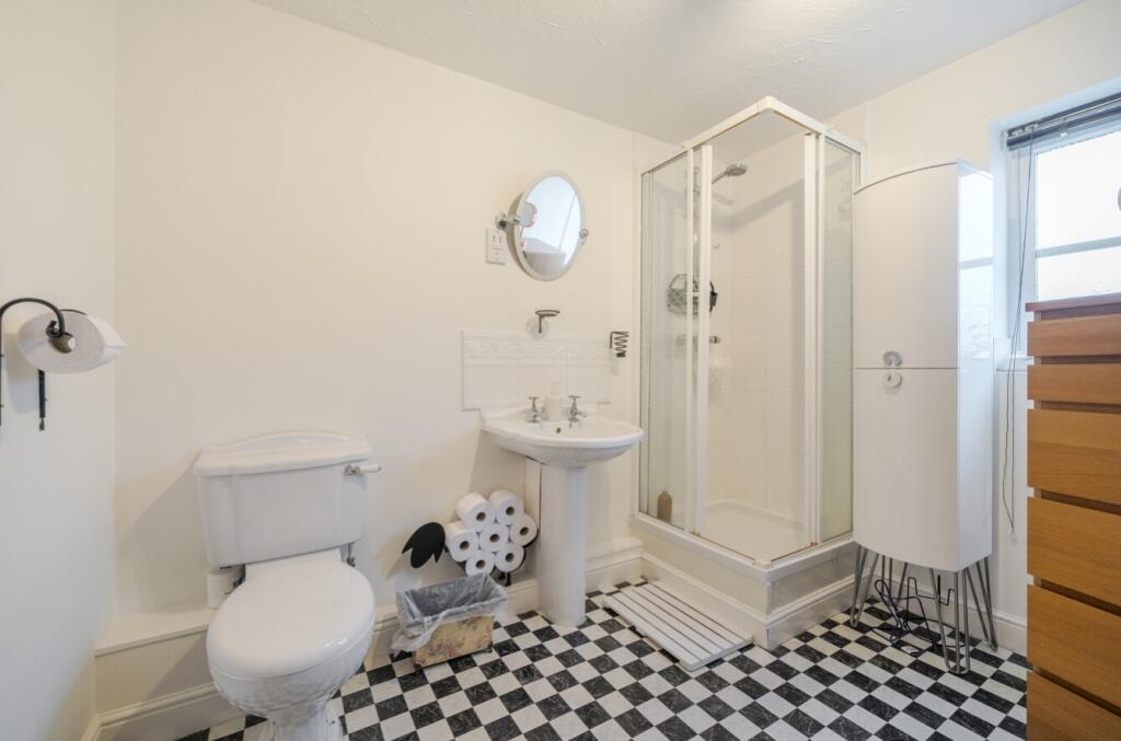 Large Ensuite Shower Room 