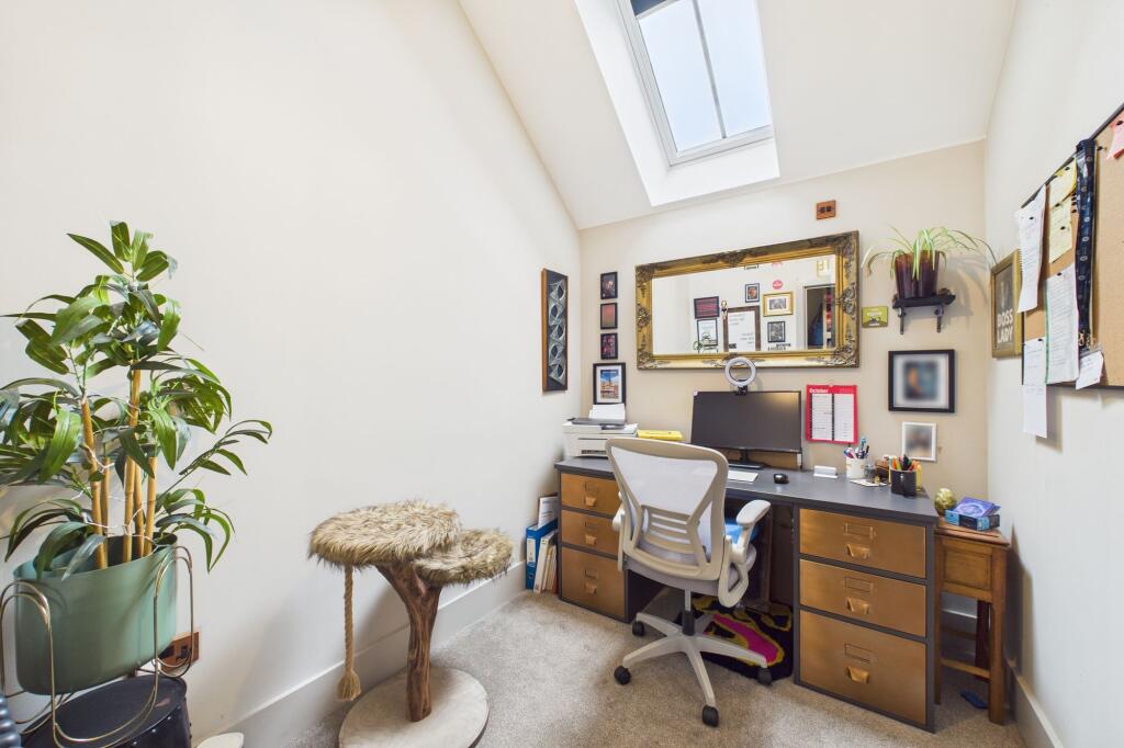 Bedroom 3 / Study