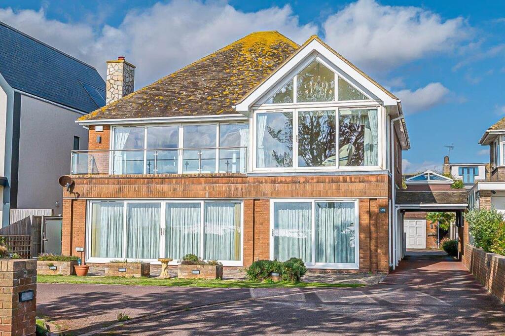 Thorpe Bay Gardens, Thorpe Bay, SS1