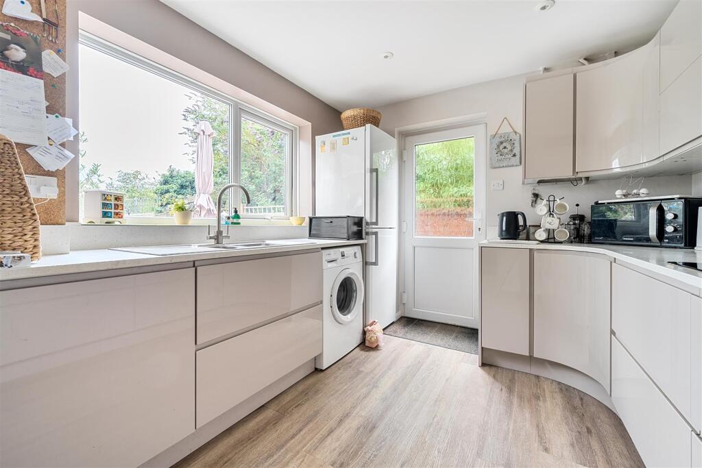 1326427-18-6877edbae7e43-ARW .jpg