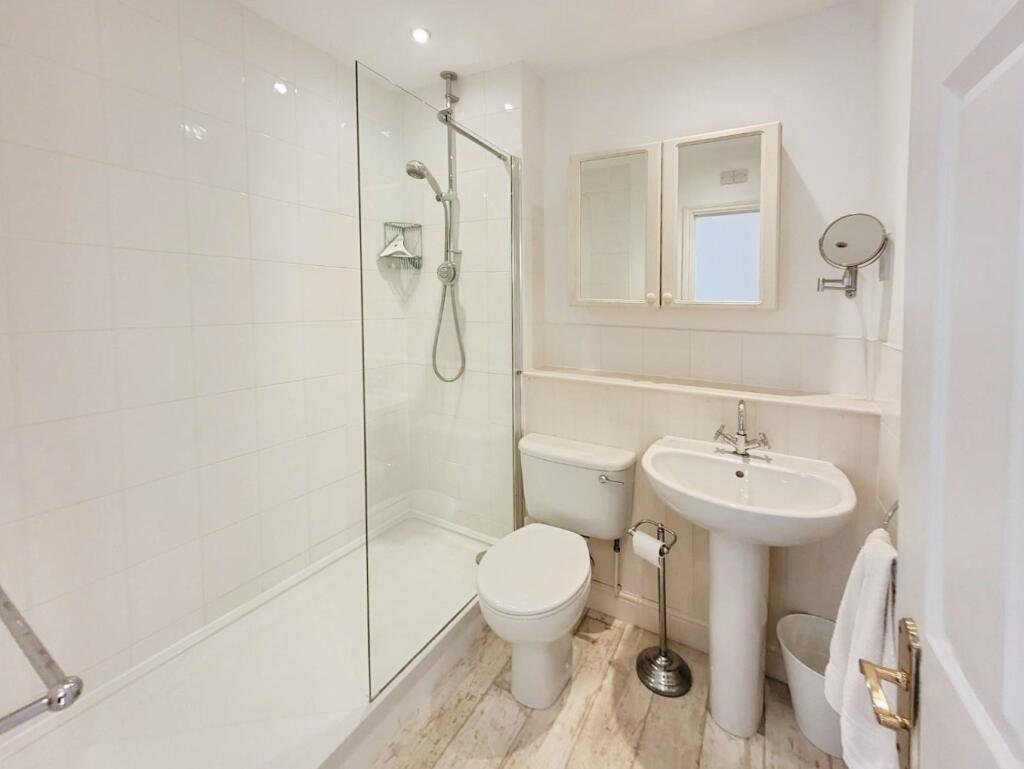 pbox-bathroom-335579.jpg