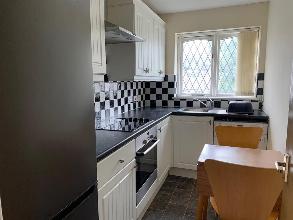 2 Bronte Court Kitchen.jpg