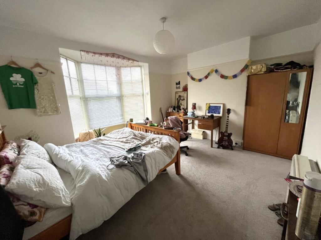 Bedroom 1.JPG