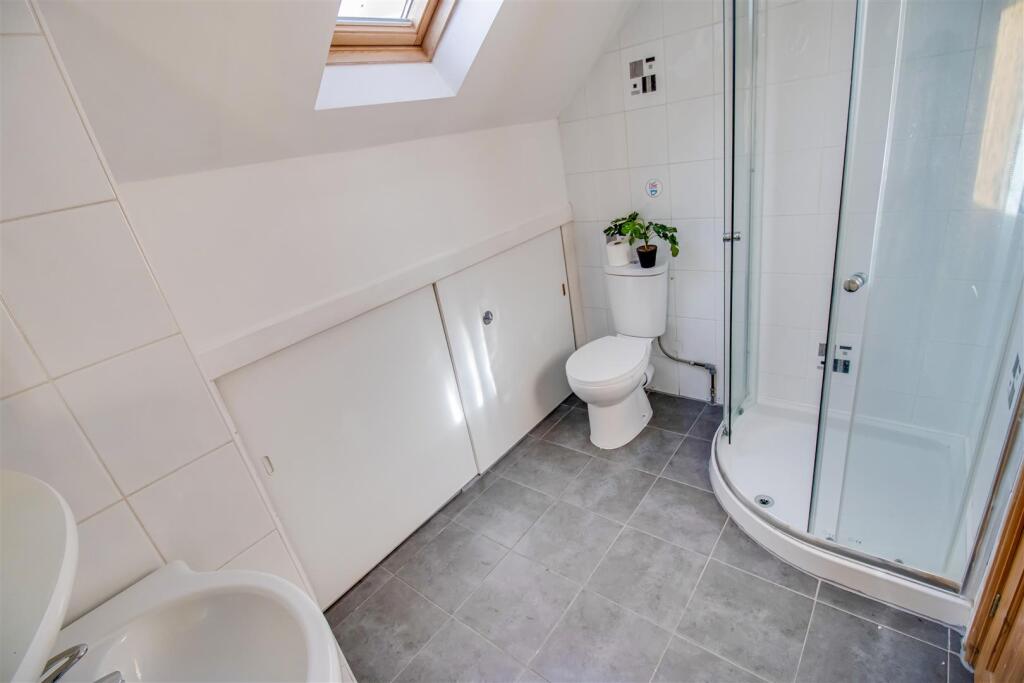 EN SUITE SHOWER ROOM/W.C.