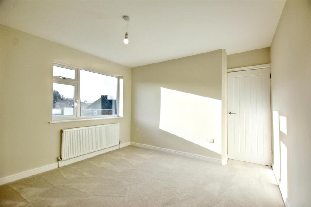 Bedroom 1_1.jpeg