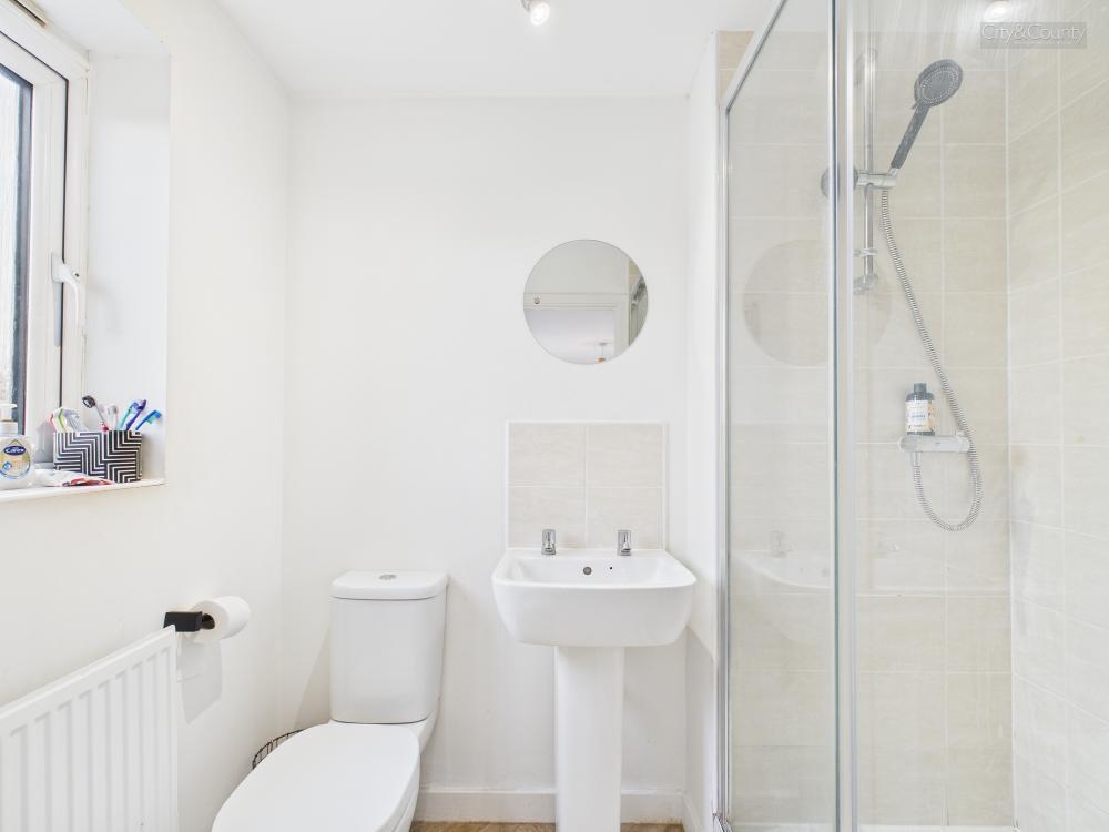 En-Suite To Master Bedroom