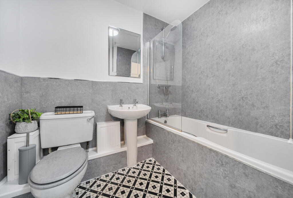 1329901-7-689f372...