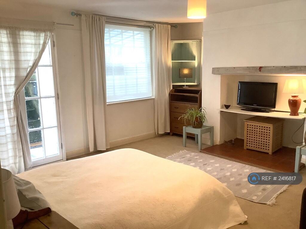 Large Bedroom Doublebed