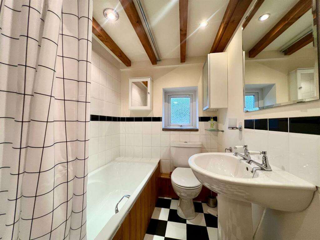 USE bathroom (4).jpg