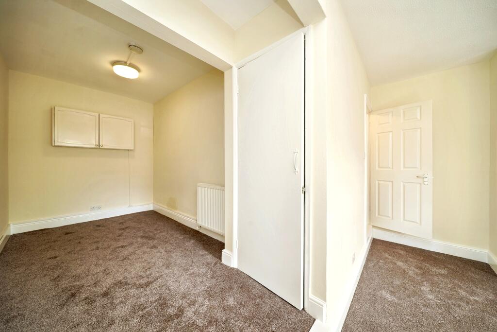 9B Farningham Road, Caterham, CR3 6LL