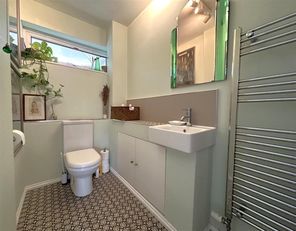 Shower room.JPG