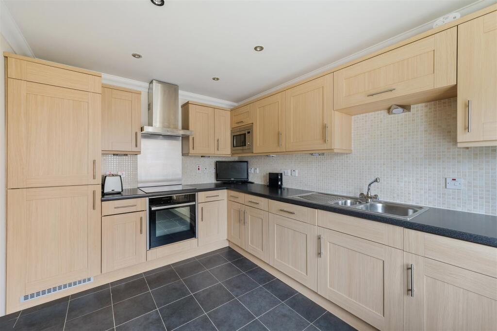 ROWAN CLOSE, 11 (13).jpg