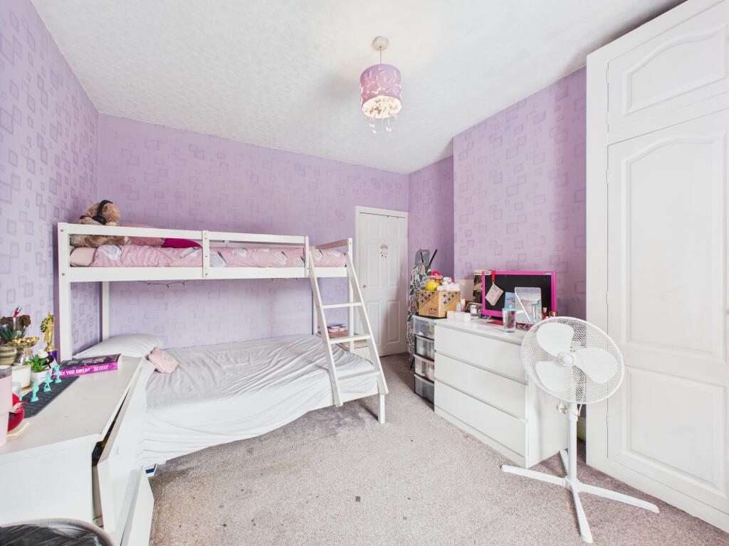 CAM04825G0-PR0165-STILL008