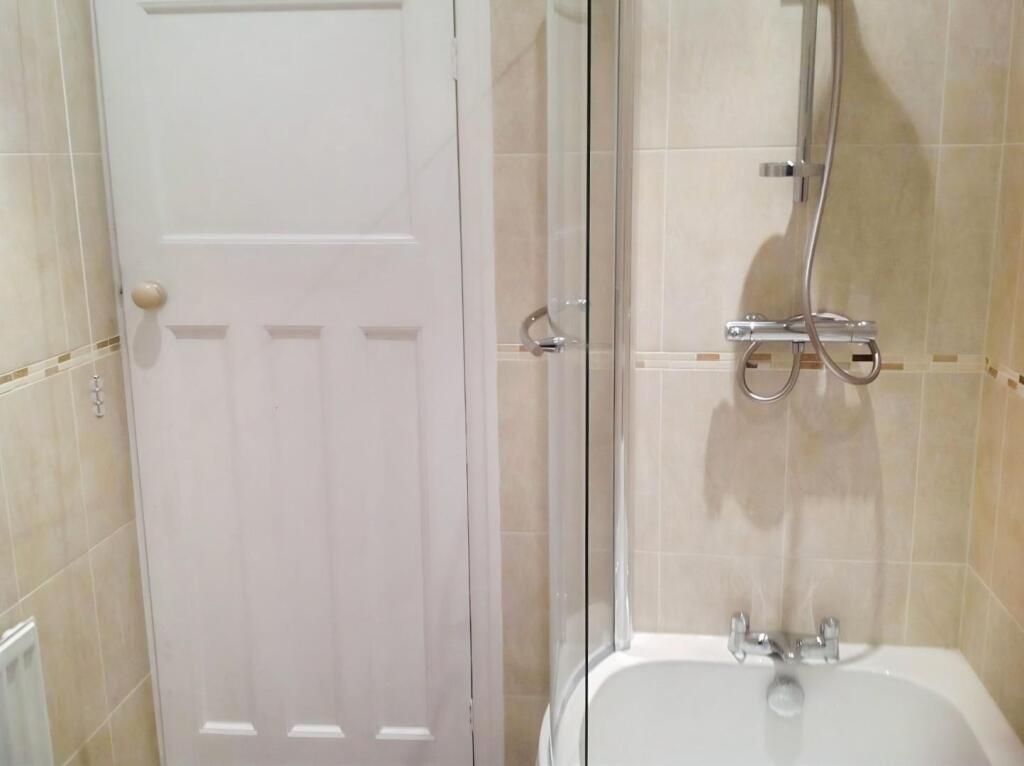 0882cd32-bathroom 202.jpg