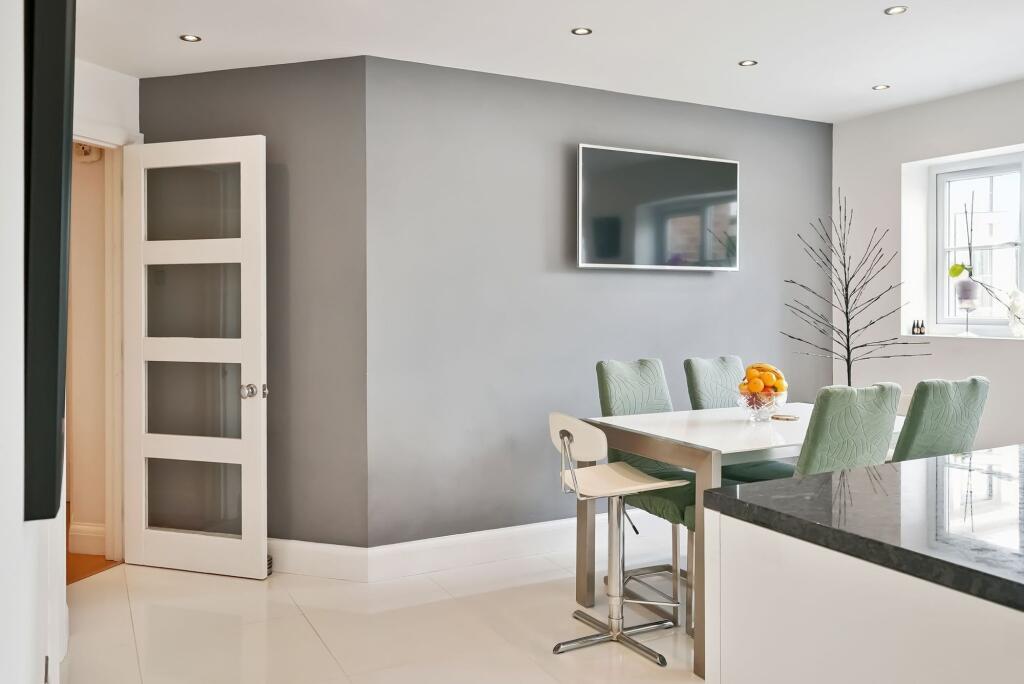 Kitchen / Breakfast Room