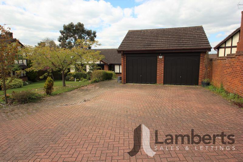 Double Garage/Driveway