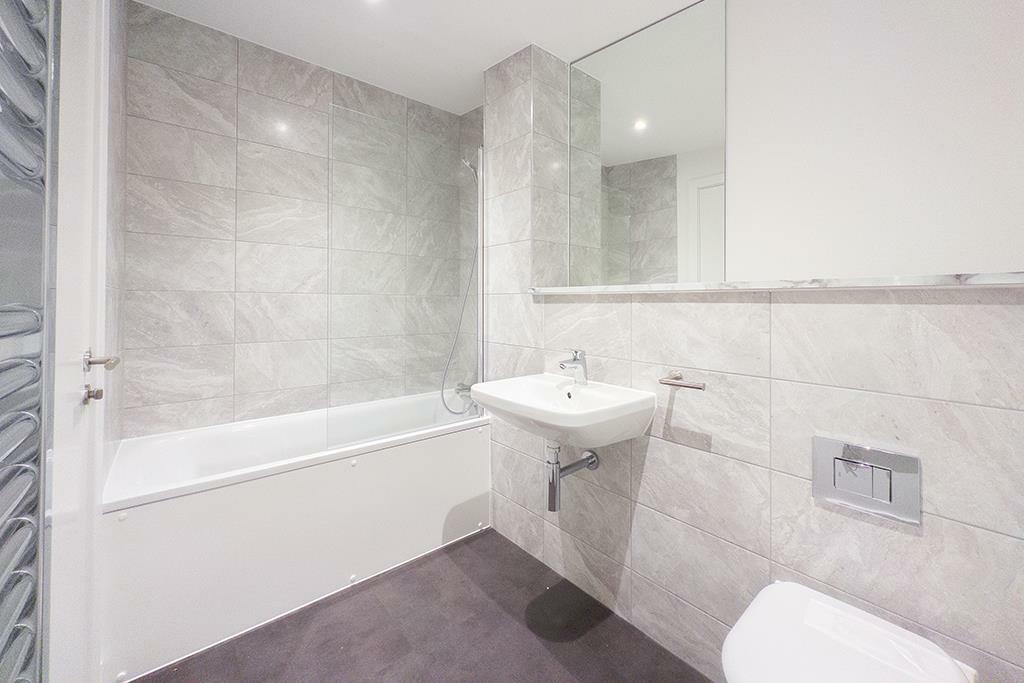 glm-lincolnhouse81-3-bathroom-1.jpg