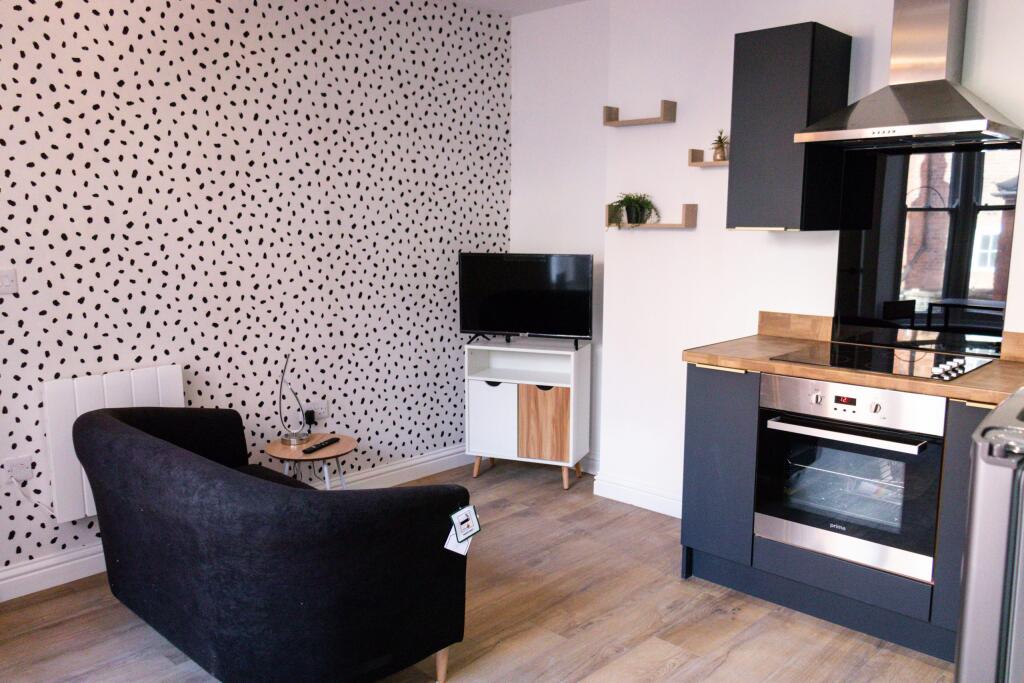Flat 7 - Bank Street - Living Area.jpg