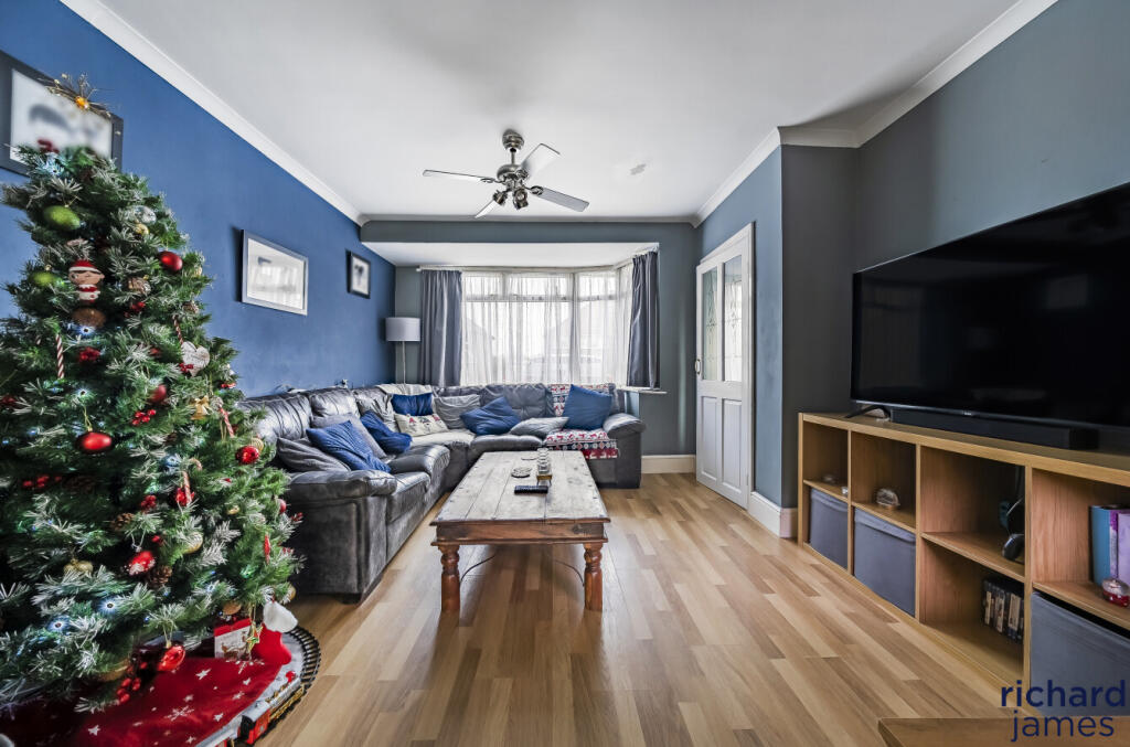 e01f7ec9-3382-4ee...