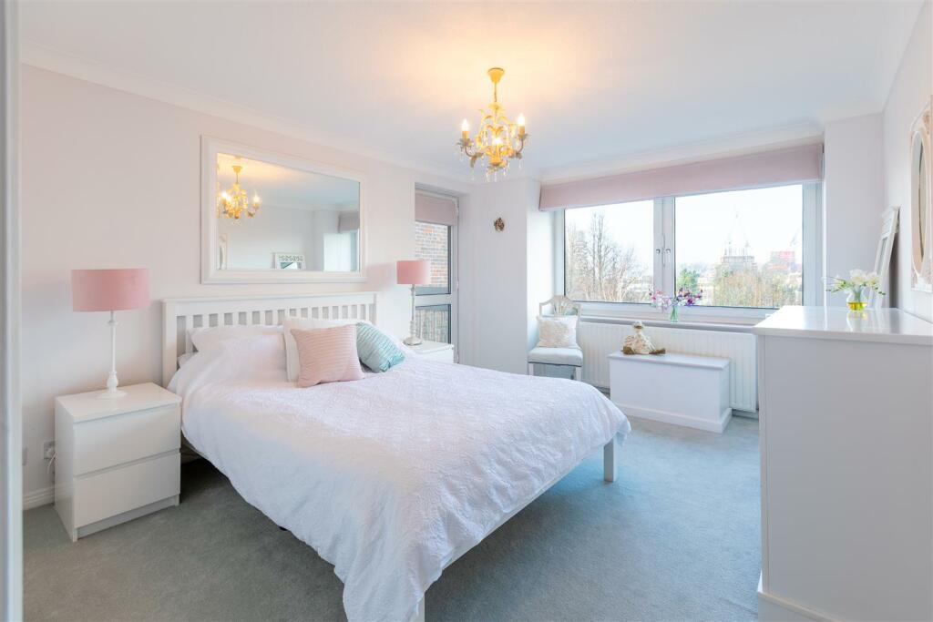 Bedroom 1.jpg