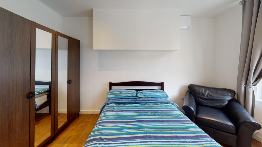 Flat-4-White-Hart-Bedroom