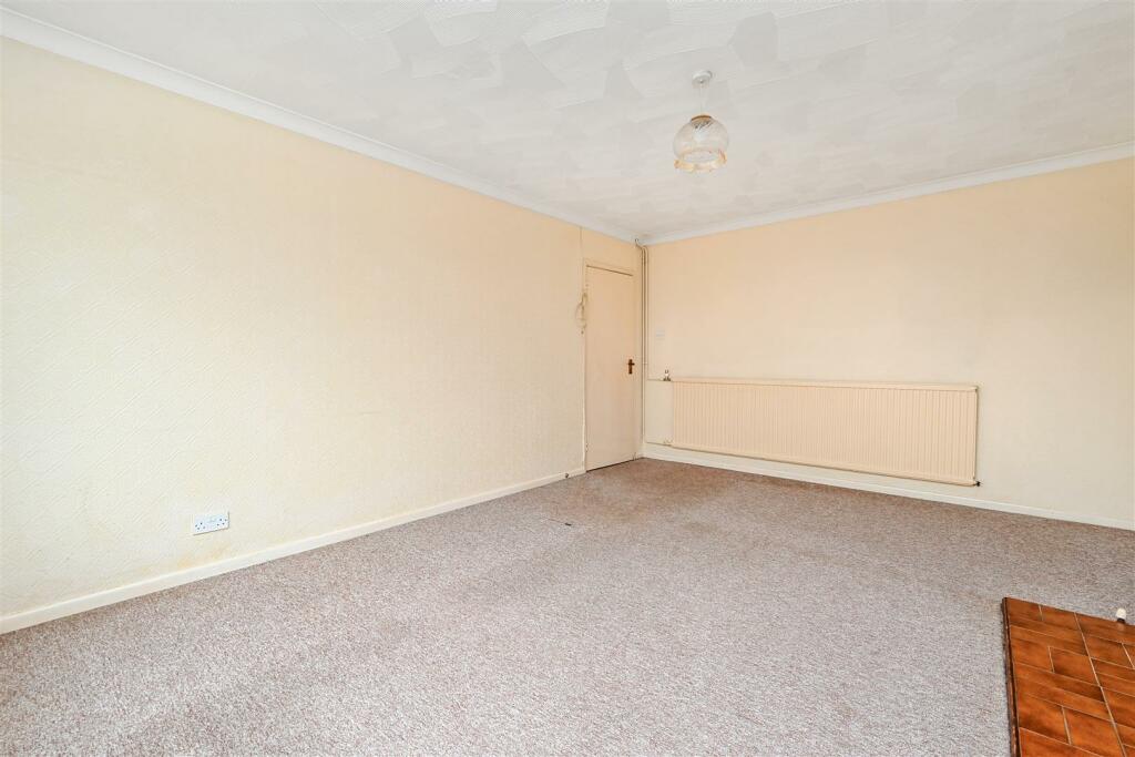 hillside, Portslade,BN41  (15).jpg