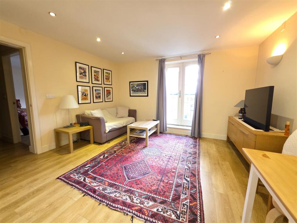 28 Royal Mews, Ashby