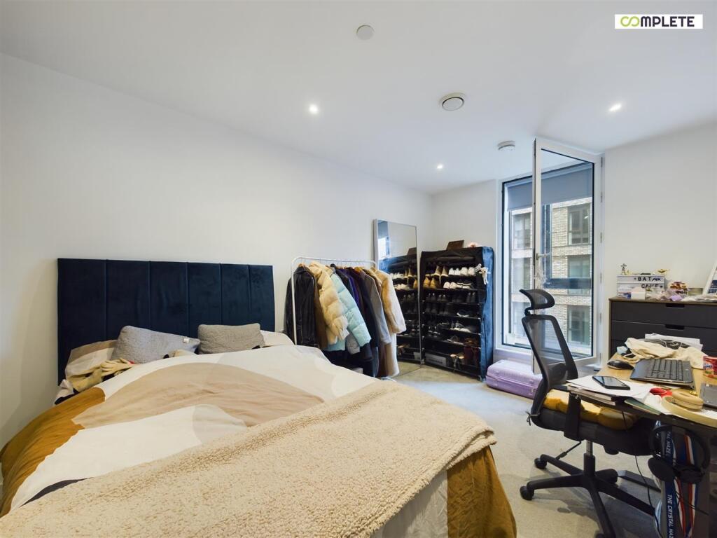 CAM01231G0-PR0053-STILL018