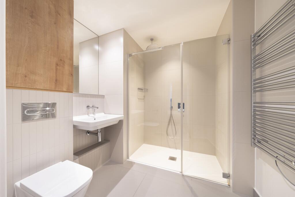 Immerse yourself in luxury with this sleek and modern bathroom design.