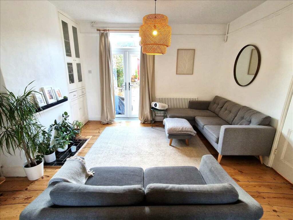 LOUNGE 136 x 113