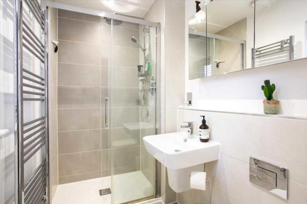 EN SUITE SHOWER