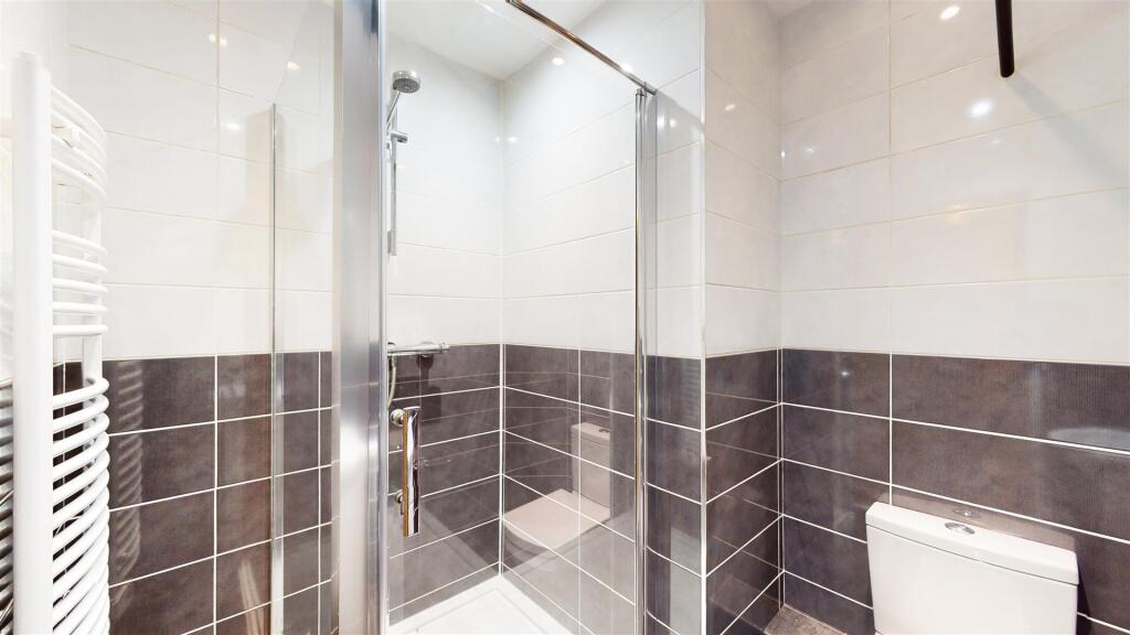 Castle Street 41b Shower Room.jpg