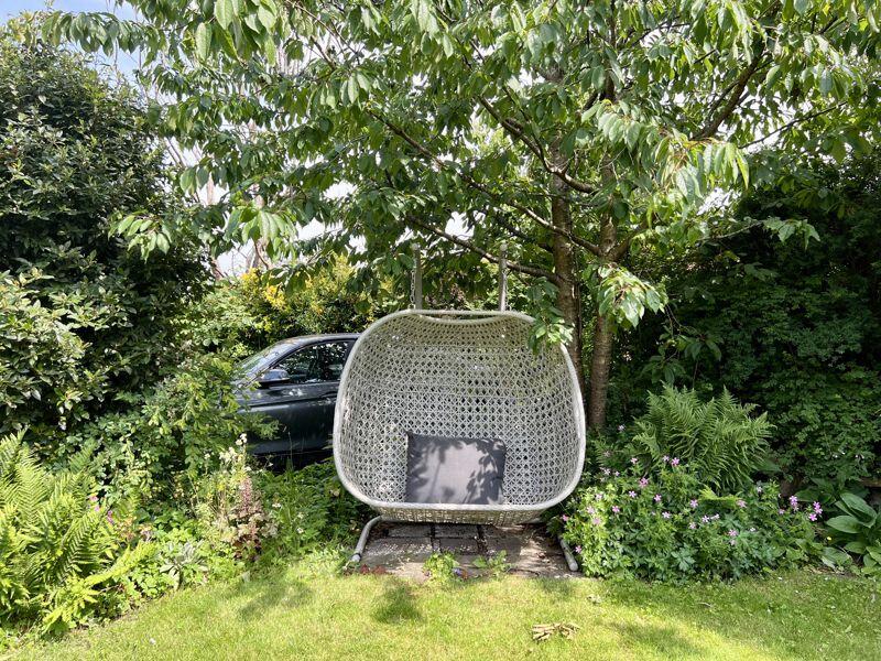 Feature Chair Garden