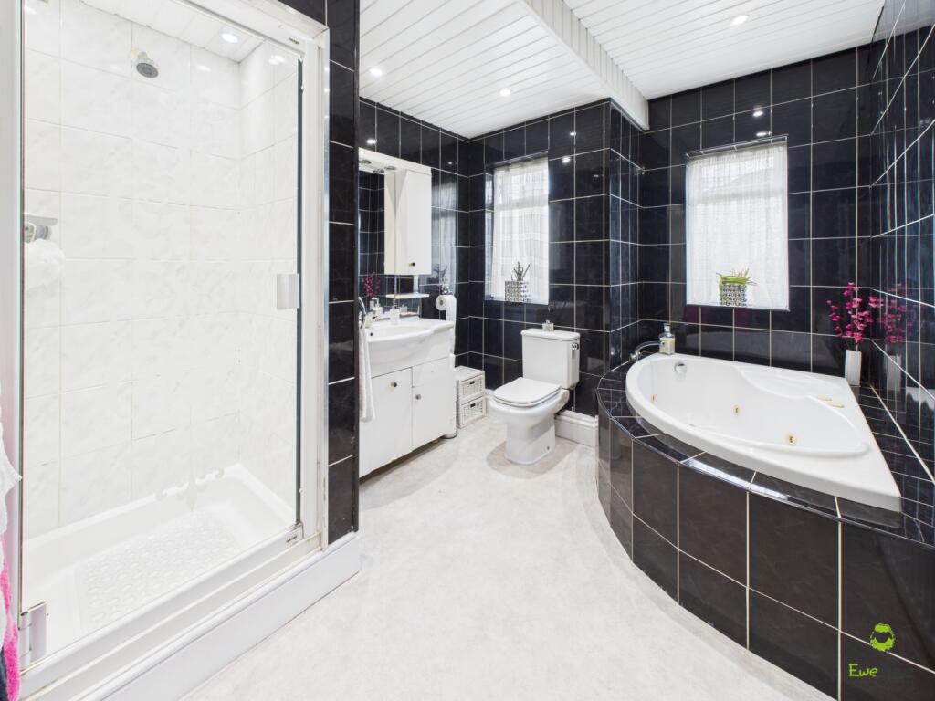 Presented by Clinton at EweMove Bexleyheath and Da