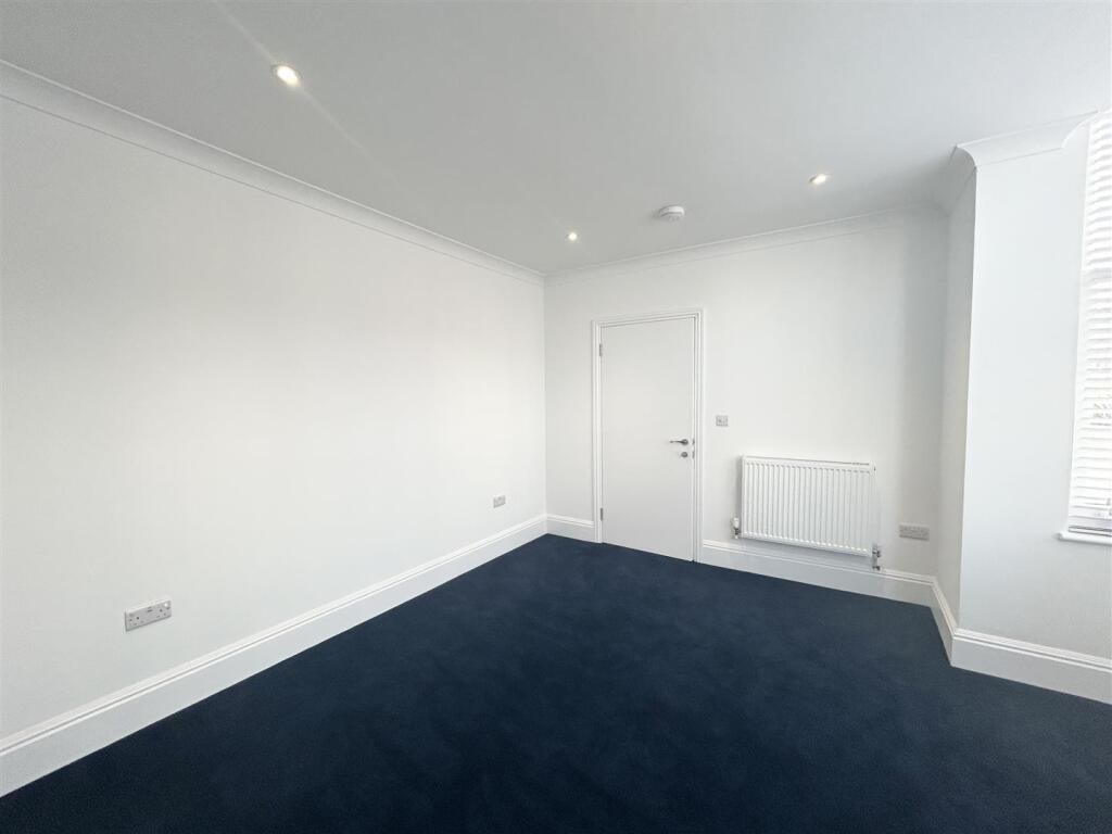 Bedroom..jpeg