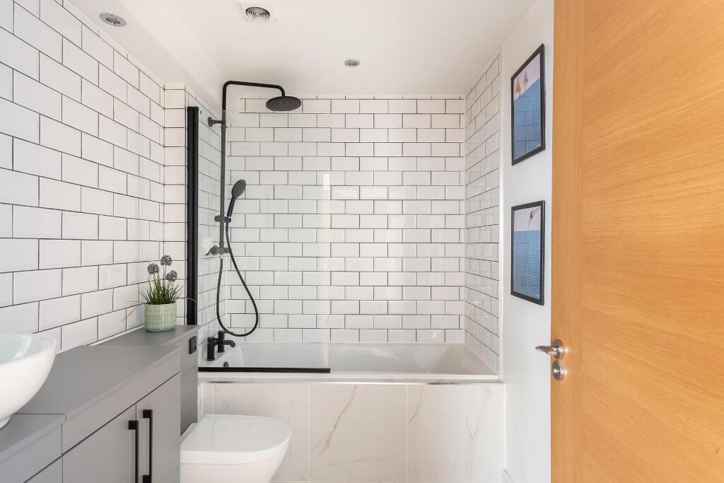 FT1KSE - Bathroom C.jpg