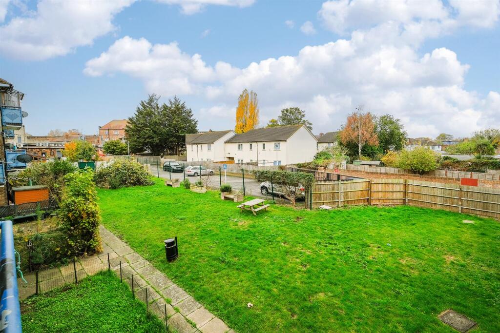 Cherrydown Avenue