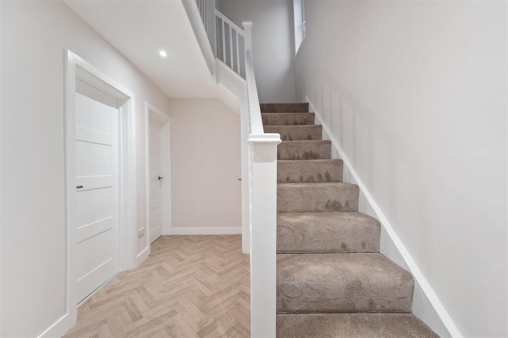 176 Nottingham Rd Burton Joyce Nottingham NG14 5BD