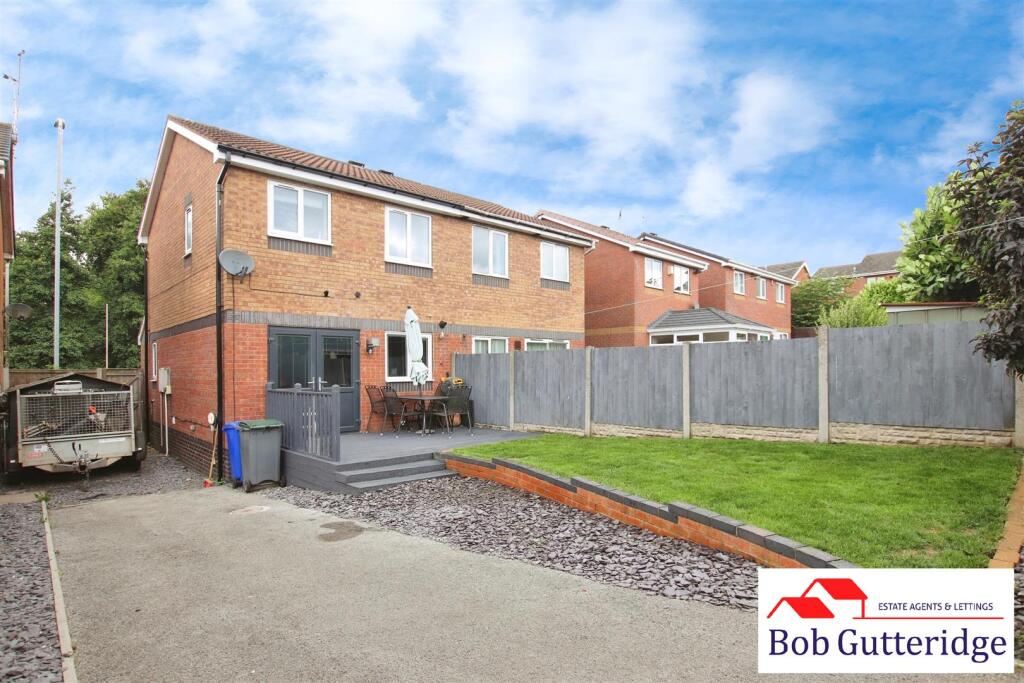 ENCLOSED REAR GARDEN